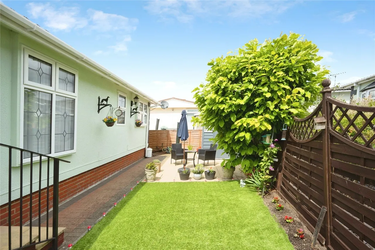 Half Moon Lane, LUTON, Bedfordshire, LU1, photo 19