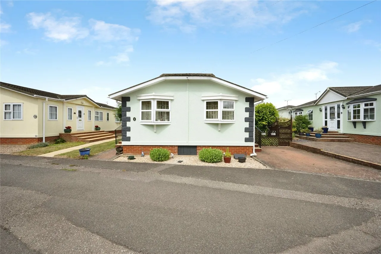 Half Moon Lane, LUTON, Bedfordshire, LU1, photo 17