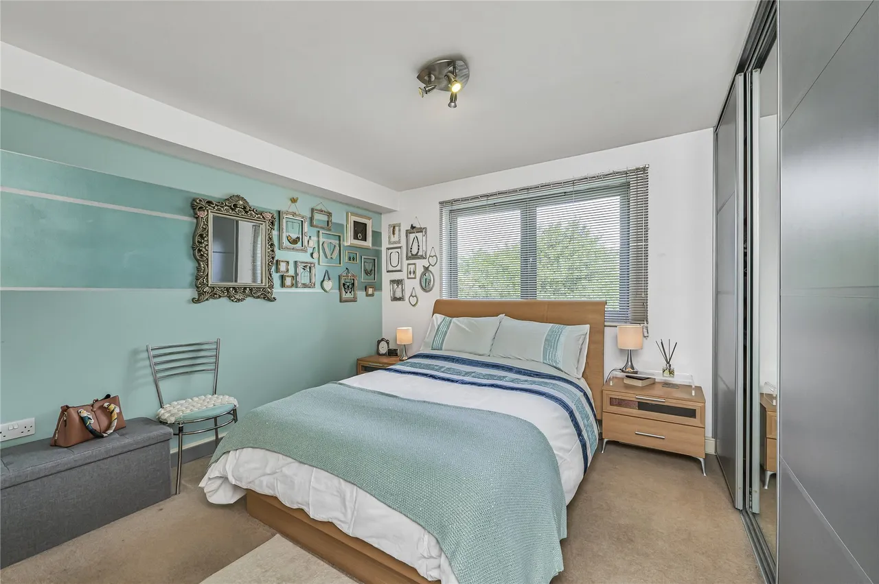 Balham High Road, London, SW17, photo 8