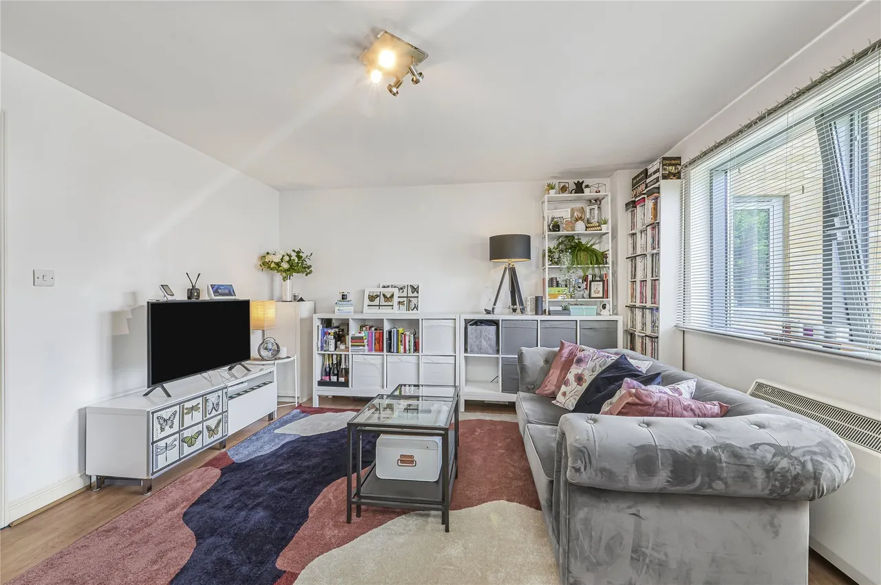 Balham High Road, London, SW17, photo 4