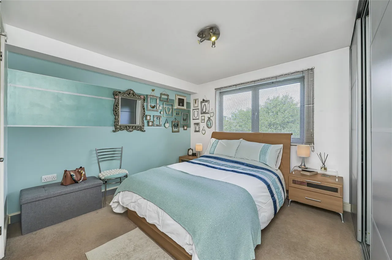 Balham High Road, London, SW17, photo 9