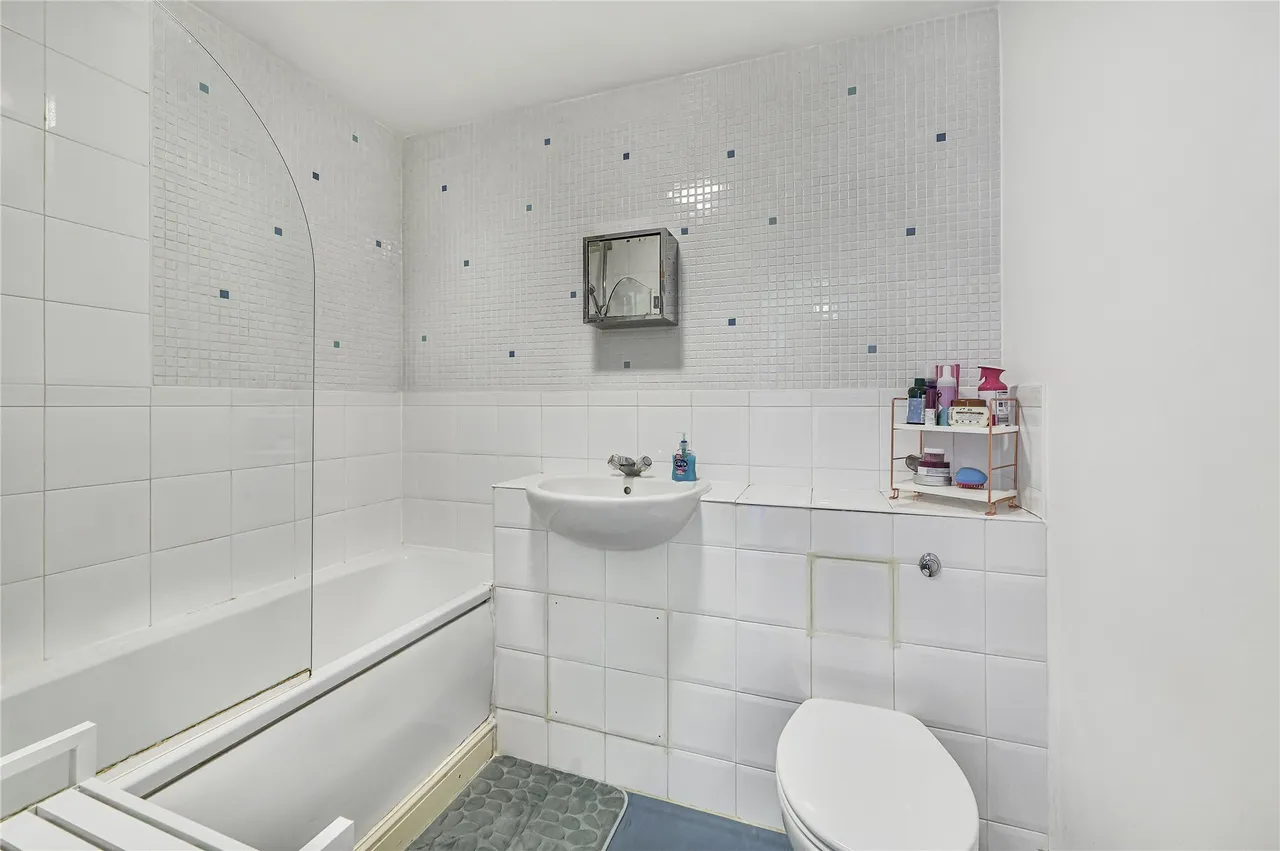 Balham High Road, London, SW17, photo 13