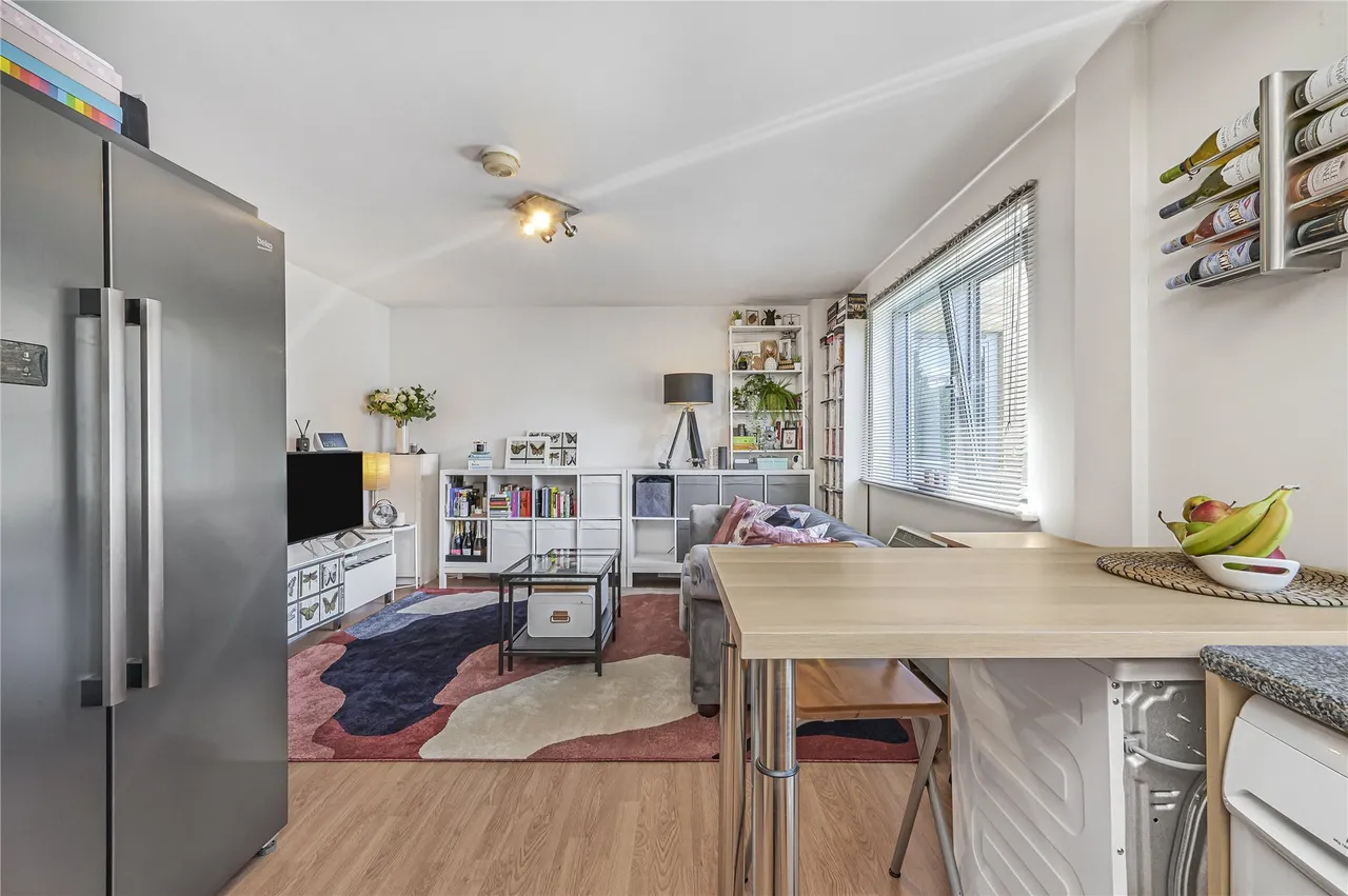 Balham High Road, London, SW17, photo 6