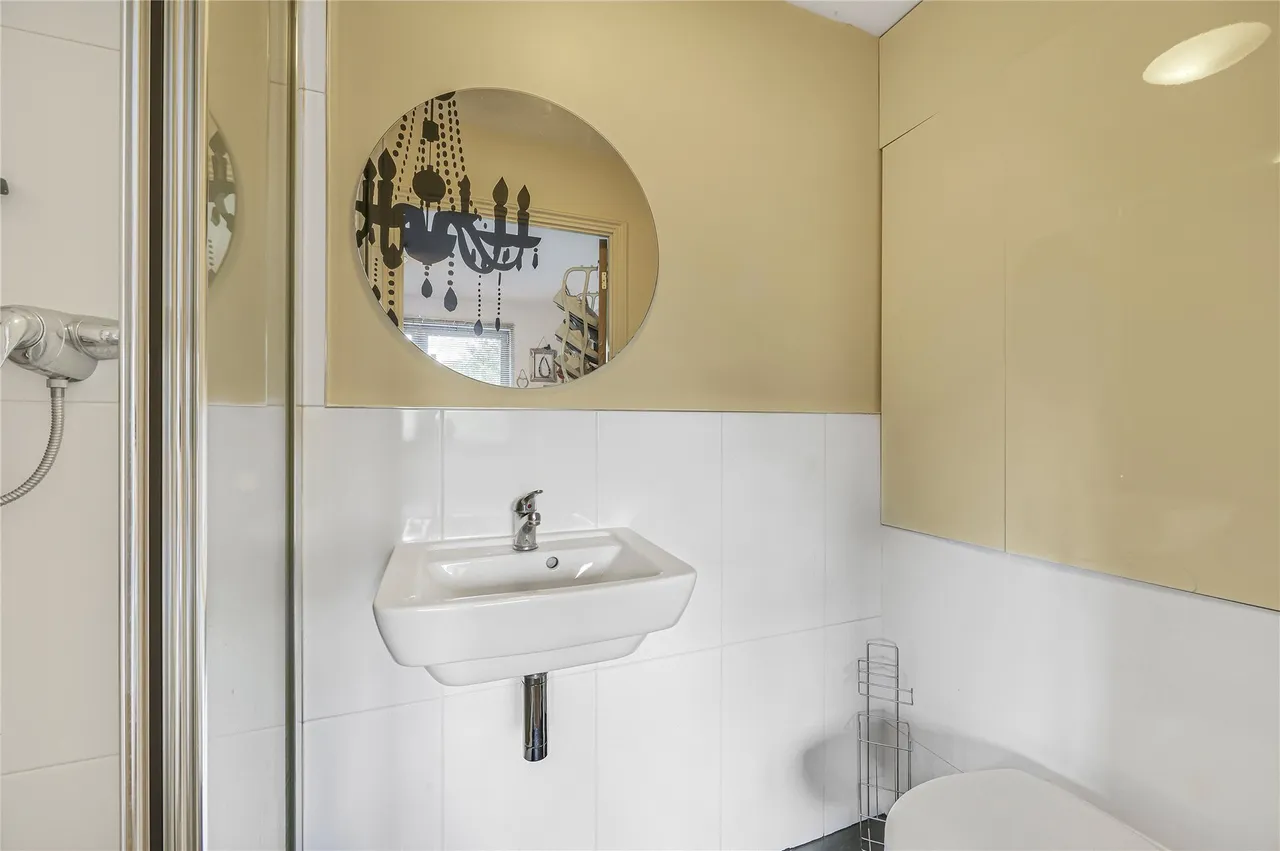 Balham High Road, London, SW17, photo 12