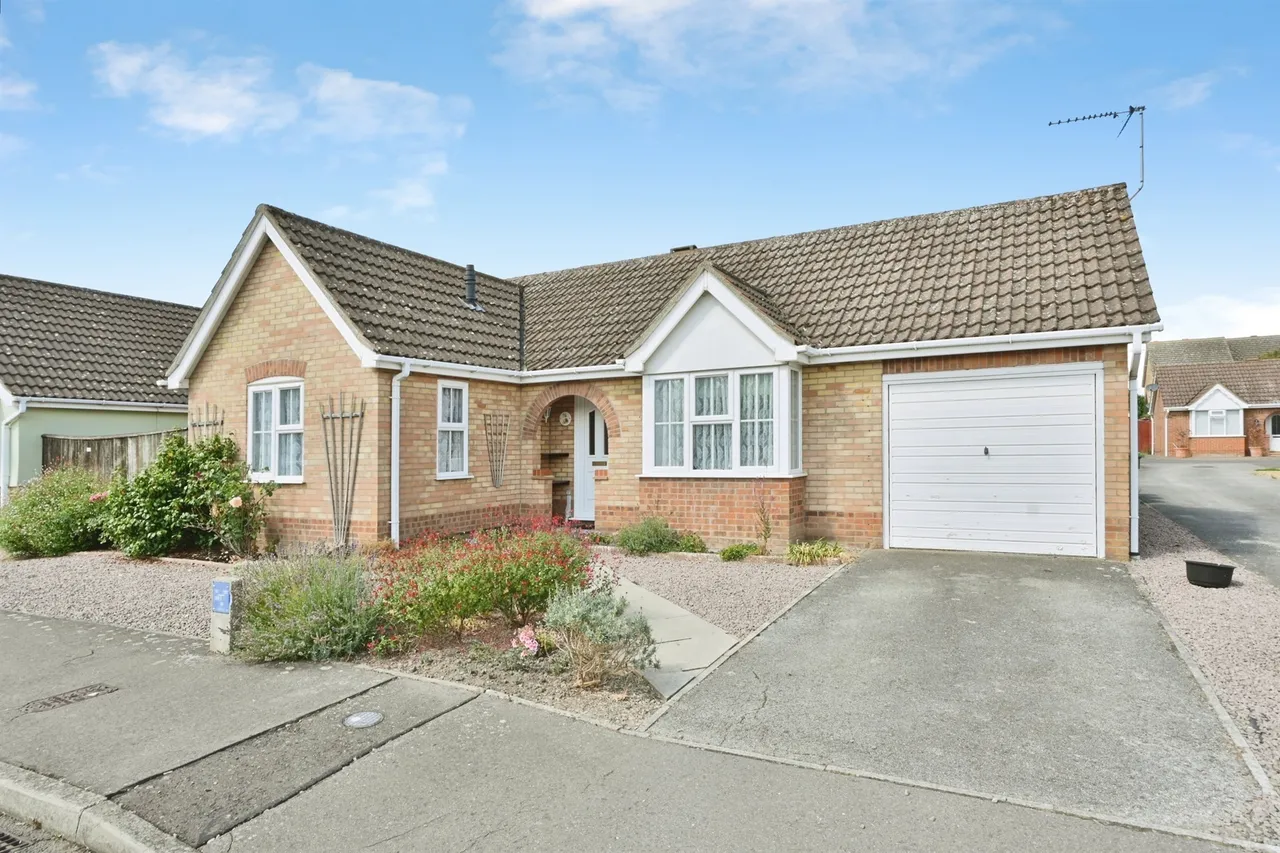 2 bed house for sale — Malt Drive, South Brink, Wisbech