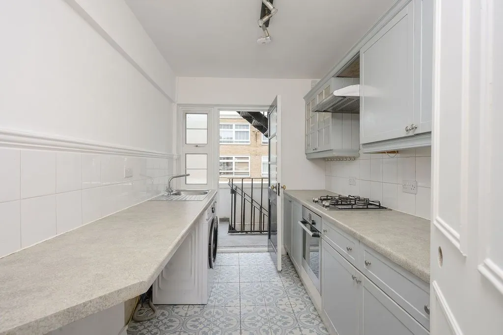 Upper Richmond Road West, London, SW14, photo 4