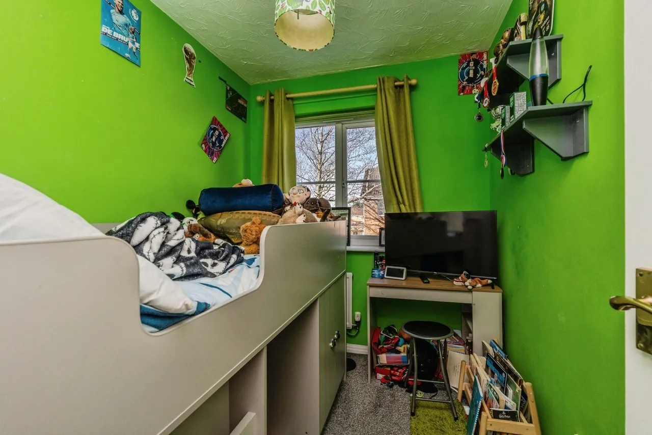 Chedworth Drive, Manchester, Greater Manchester, M23, photo 13