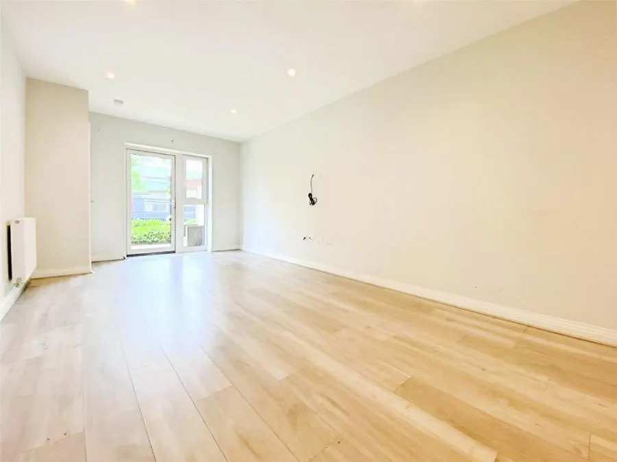 Waterloo Road, Uxbridge, UB8, photo 2