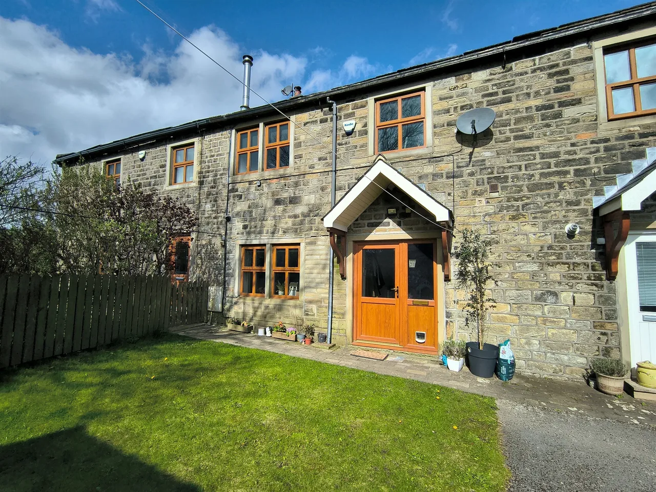 3 bed character property for sale — Long Causeway, Denholme, Bradford