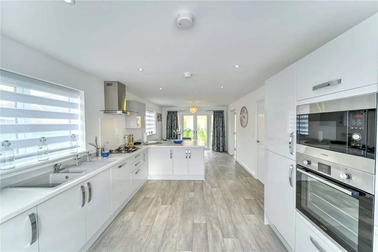 Selborne Park, Selborne Road, Alton, Hampshire, GU34 1SZ, photo 3