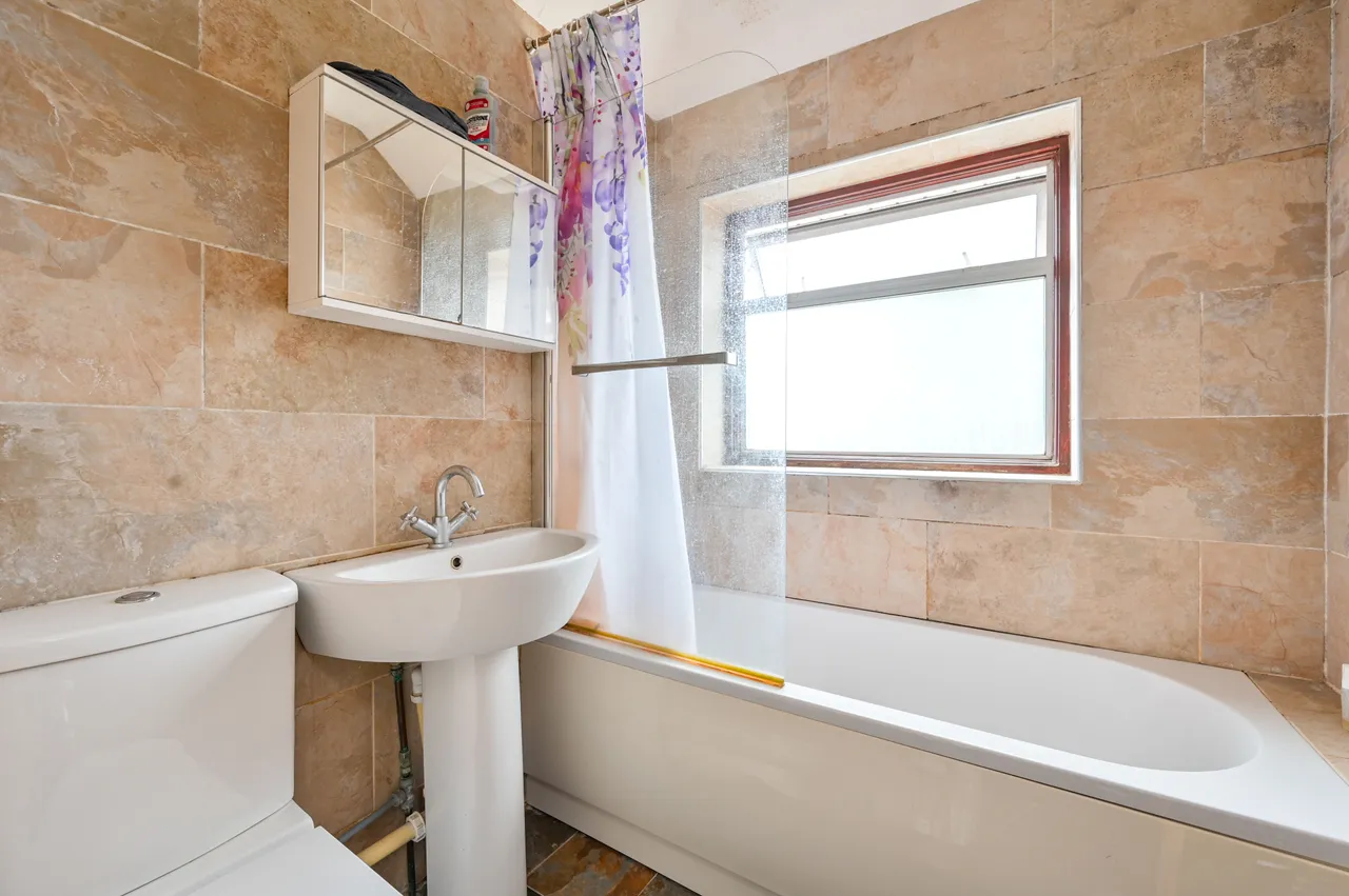 46 Taunton Avenue, Hounslow, photo 7