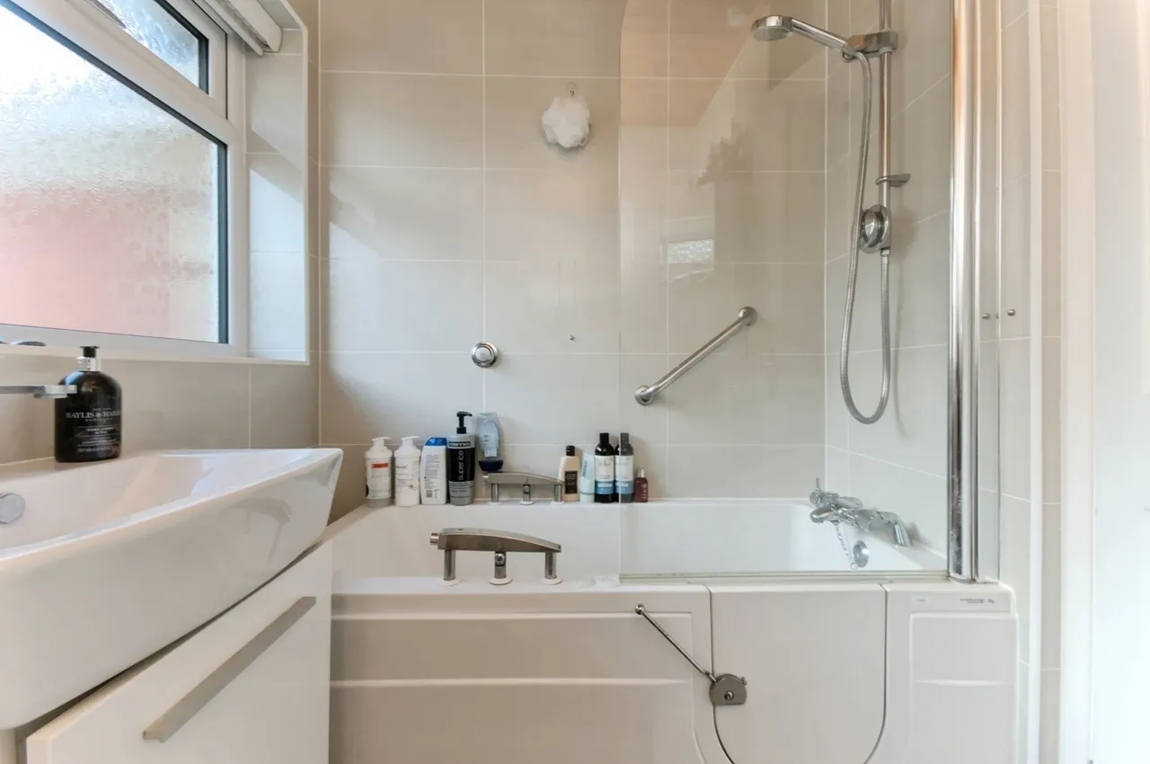 Grange Close, Horam, TN21, photo 16