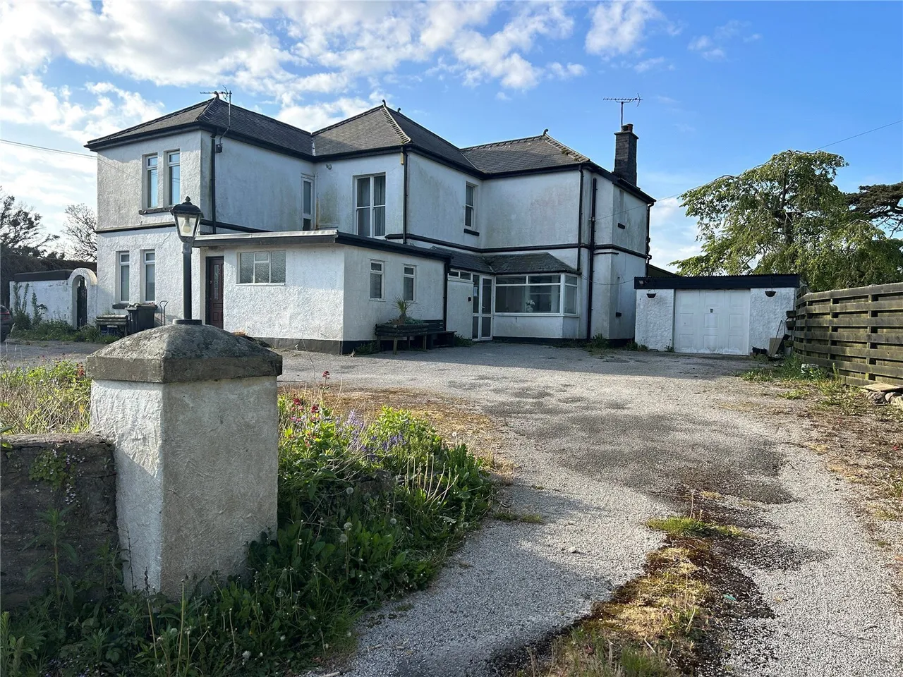 7 bed house for sale, Bull Bay Road, Amlwch, LL68