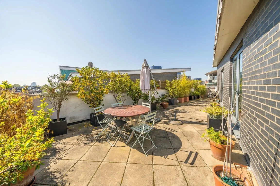 3 bed flat for sale — Drayton Park, Islington