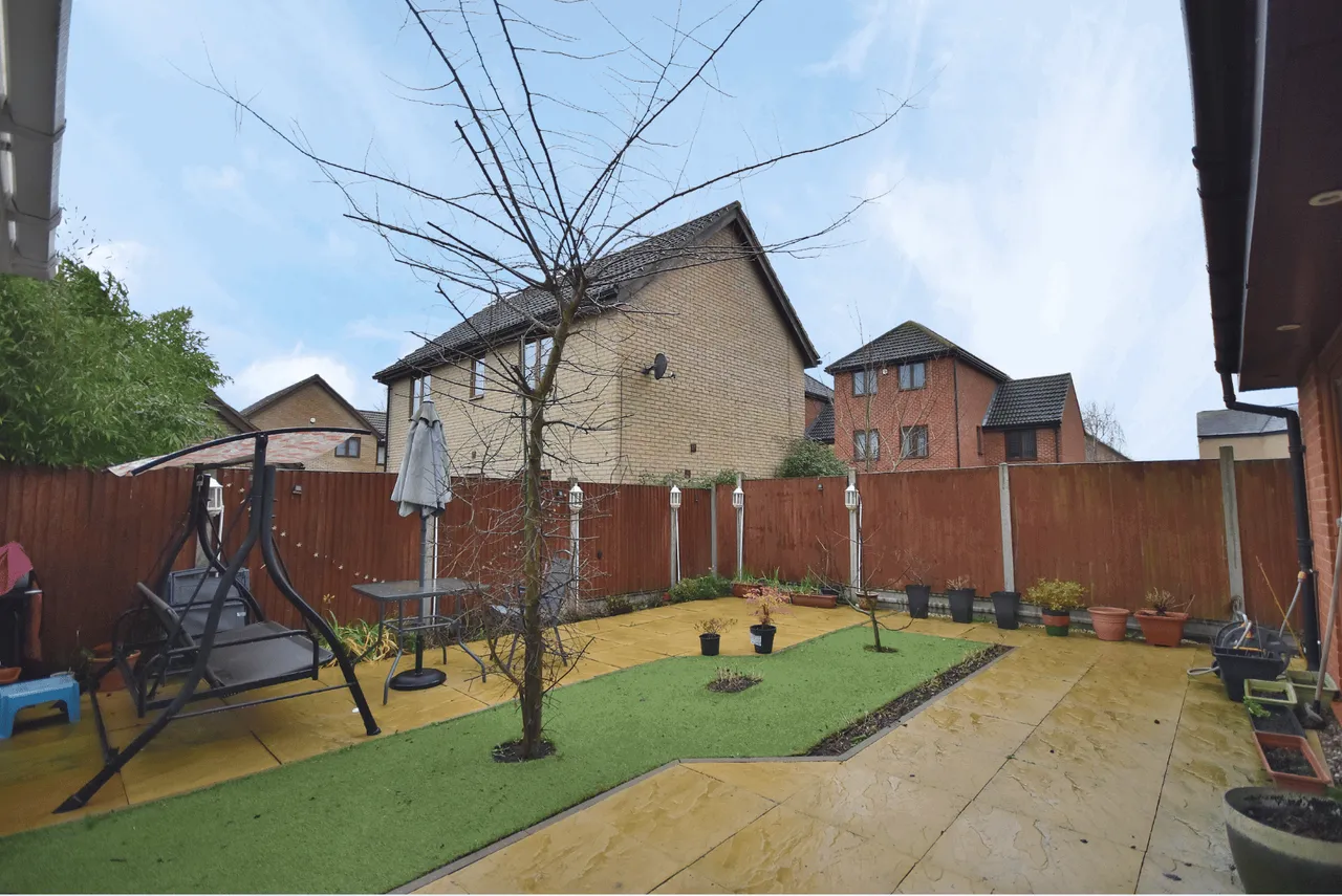 Oakworth Avenue, Broughton, Milton Keynes, Buckinghamshire, MK10 9NU, photo 20