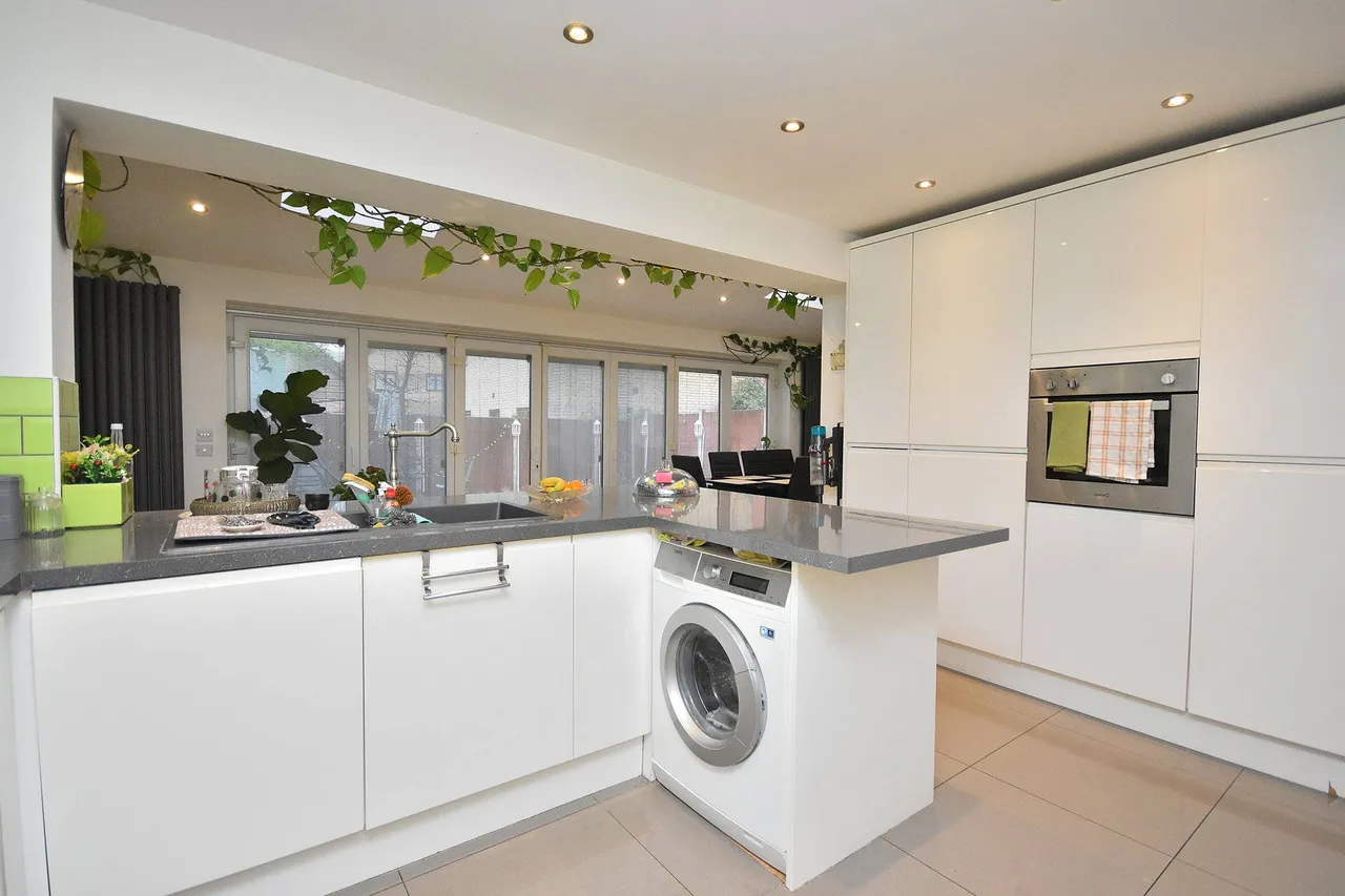 Oakworth Avenue, Broughton, Milton Keynes, Buckinghamshire, MK10 9NU, photo 6