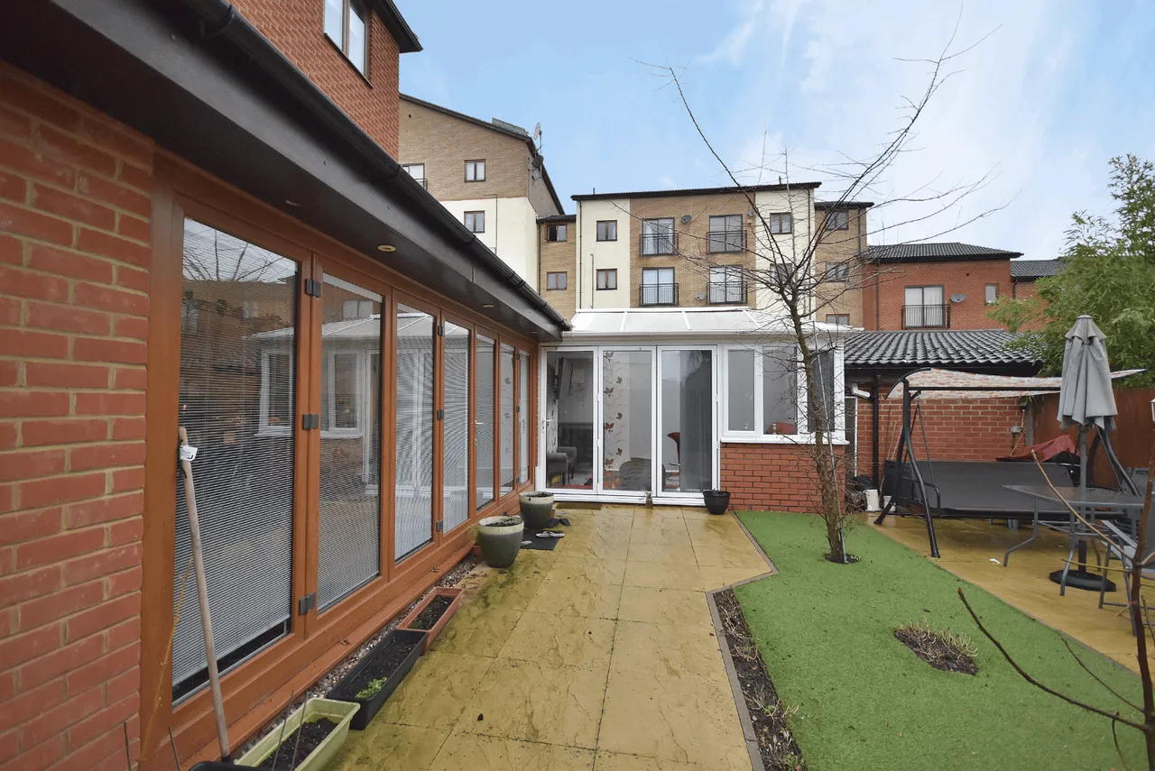 Oakworth Avenue, Broughton, Milton Keynes, Buckinghamshire, MK10 9NU, photo 21