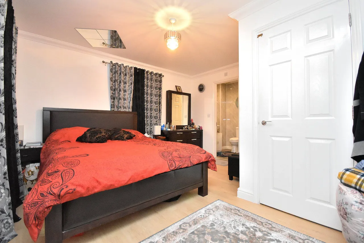 Oakworth Avenue, Broughton, Milton Keynes, Buckinghamshire, MK10 9NU, photo 13