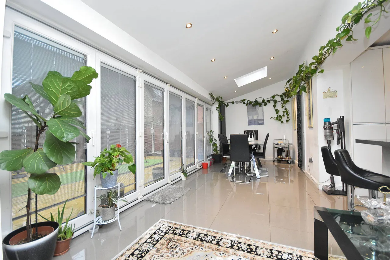 Oakworth Avenue, Broughton, Milton Keynes, Buckinghamshire, MK10 9NU, photo 4