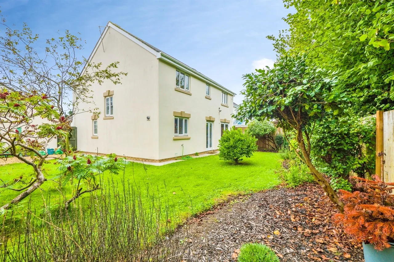 4 bed house for sale, Badgers Brook Drive, Cowbridge, CF71