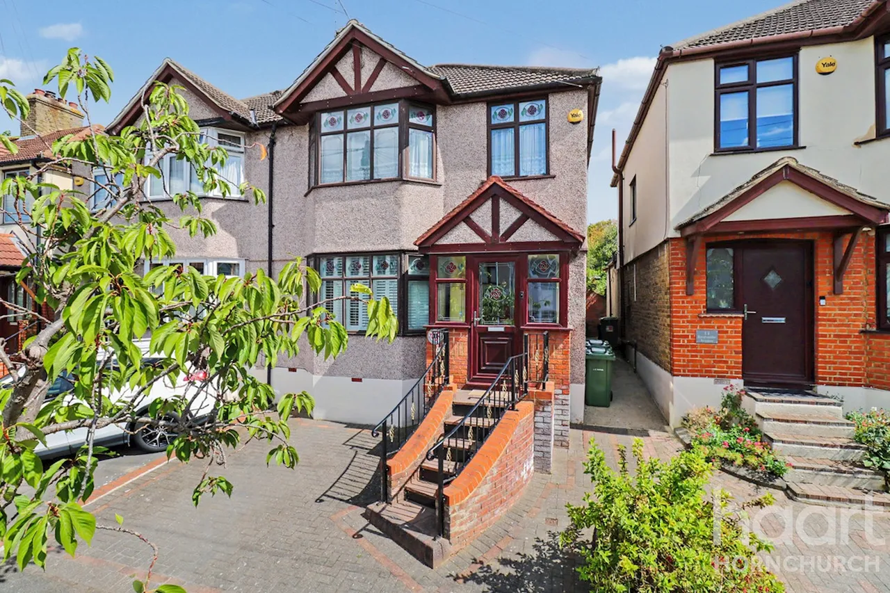 3 bed house for sale, Boscombe Avenue, Hornchurch, RM11