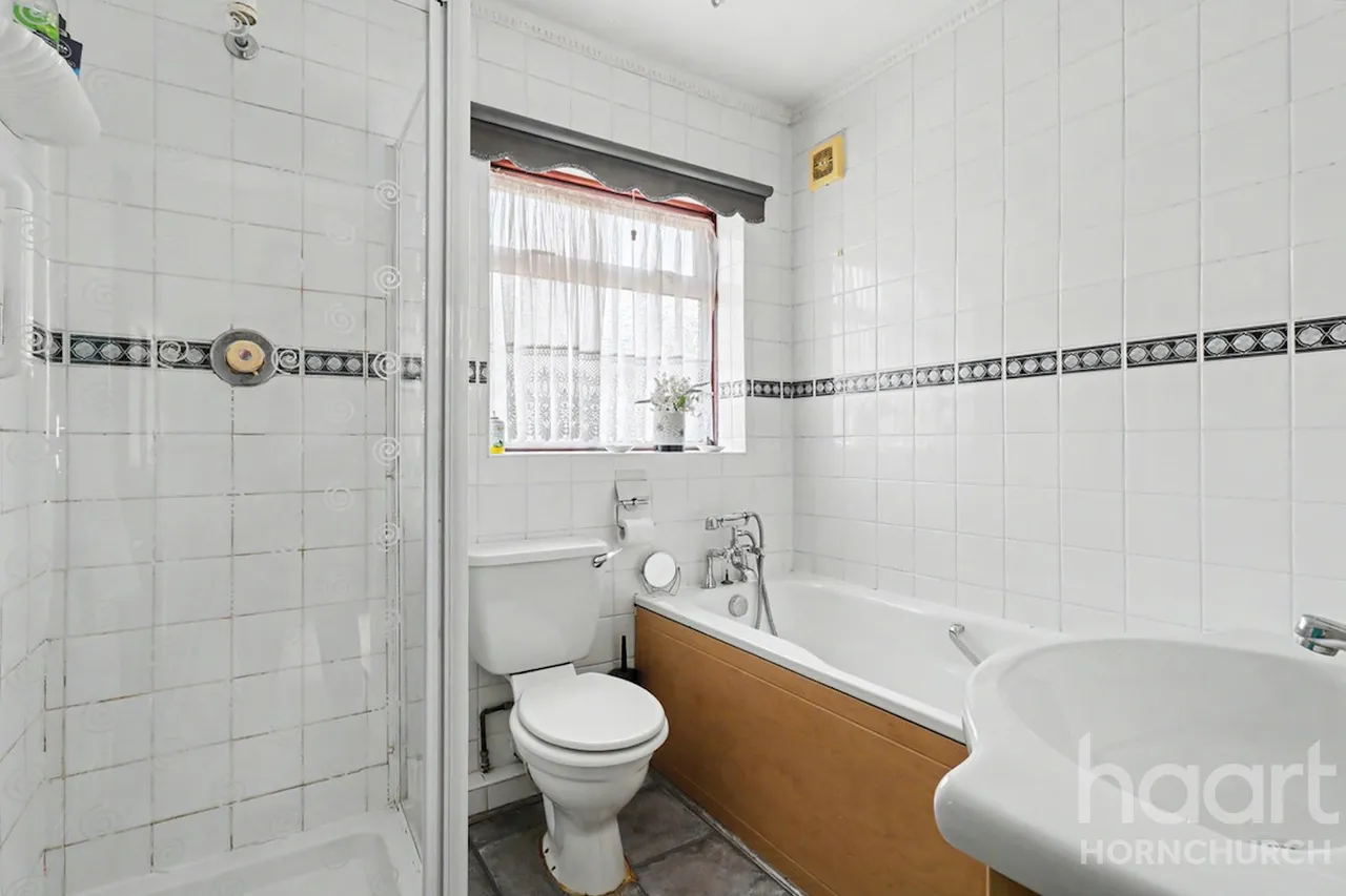 Boscombe Avenue, Hornchurch, RM11, photo 12