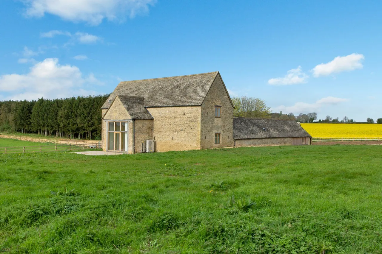 Sapperton, Cirencester, Gloucestershire, GL7 6QH, photo 2