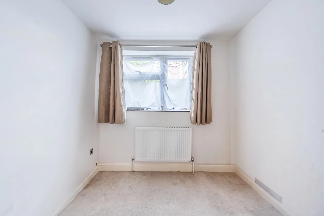 193 Daneglen Court, London Road, Stanmore, photo 6