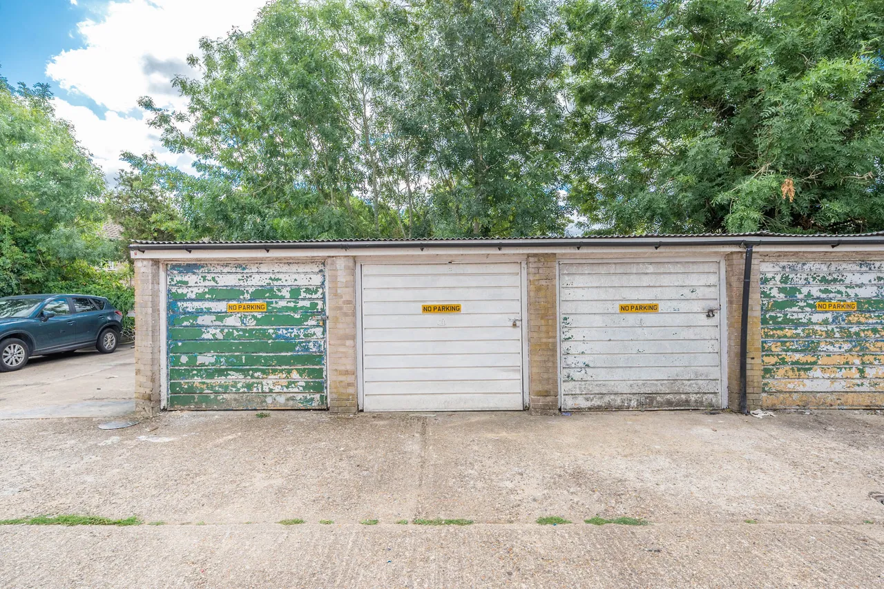 193 Daneglen Court, London Road, Stanmore, photo 11