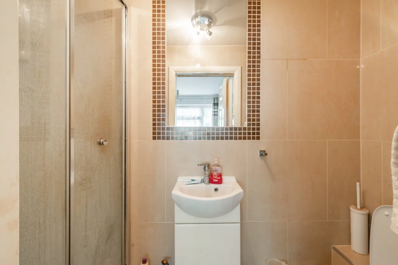 193 Daneglen Court, London Road, Stanmore, photo 9