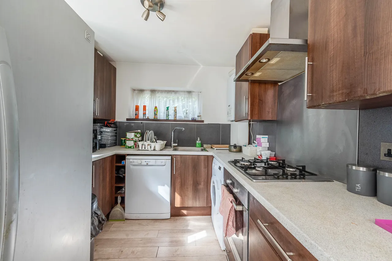 193 Daneglen Court, London Road, Stanmore, photo 4