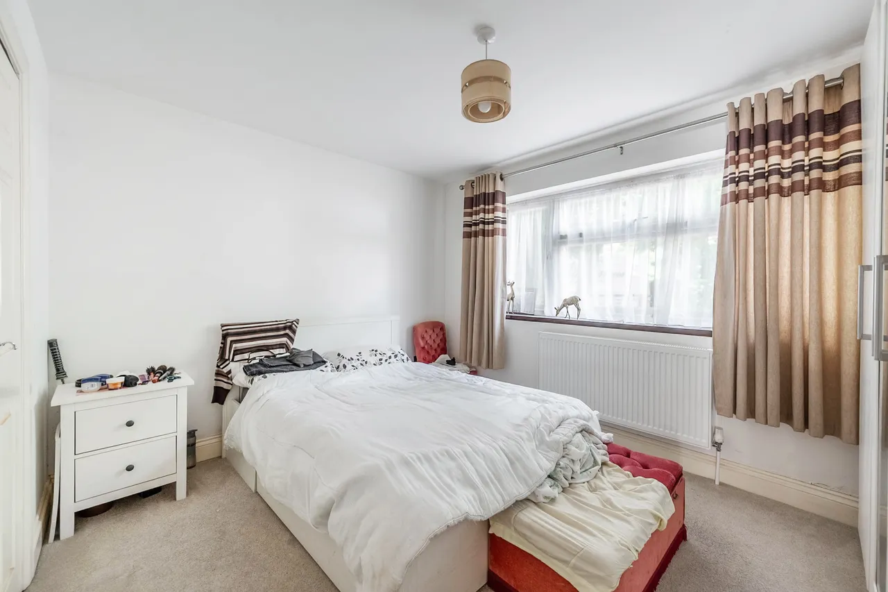 193 Daneglen Court, London Road, Stanmore, photo 5