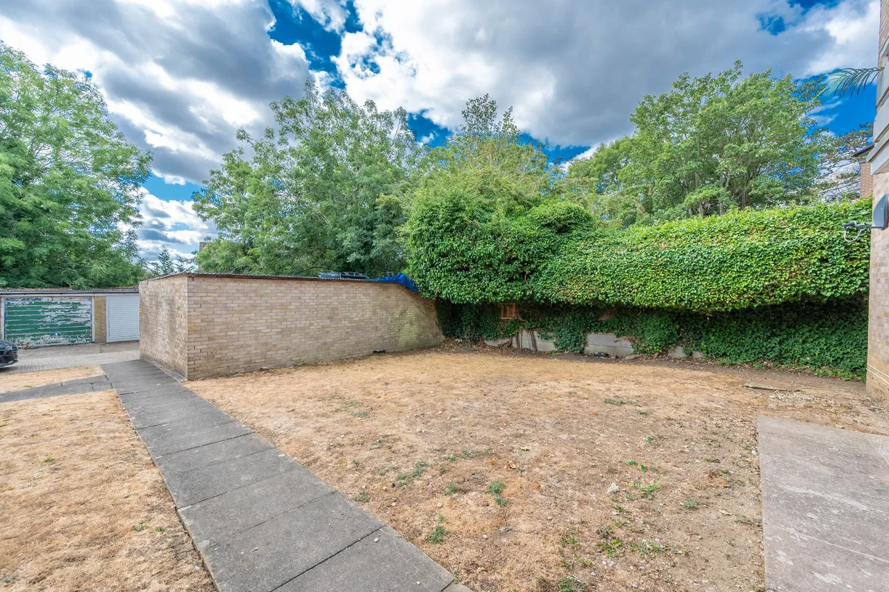193 Daneglen Court, London Road, Stanmore, photo 12