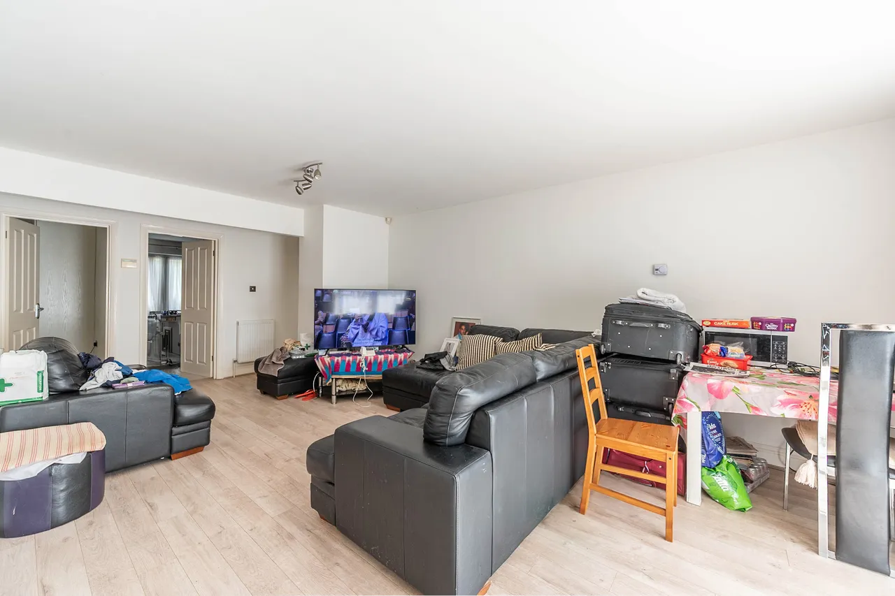 193 Daneglen Court, London Road, Stanmore, photo 3