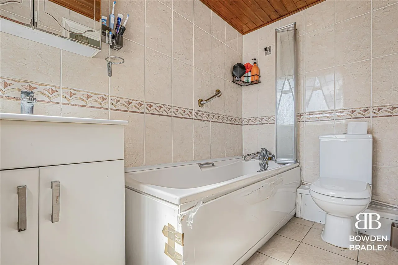 Ashurst Drive, Barkingside, IG6, photo 9