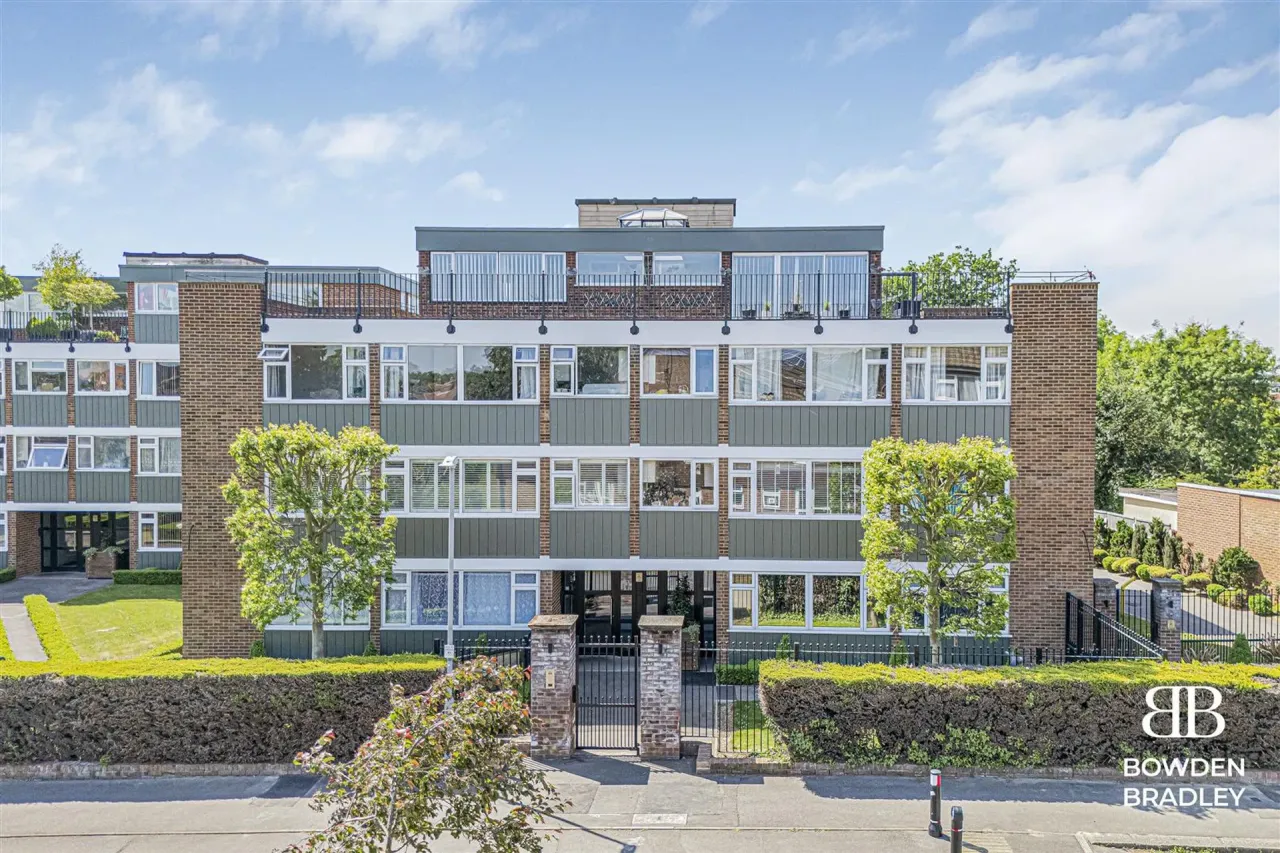 Ashurst Drive, Barkingside, IG6, photo 11