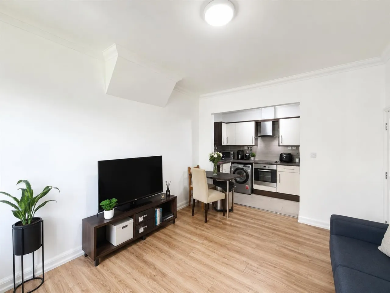 2 bed flat to rent, bed Apartment To LetHigh Street, Hounslow, TW3