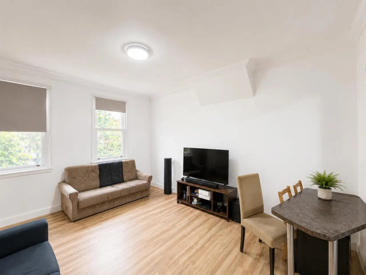 bed Apartment To LetHigh Street, Hounslow, TW3, photo 3