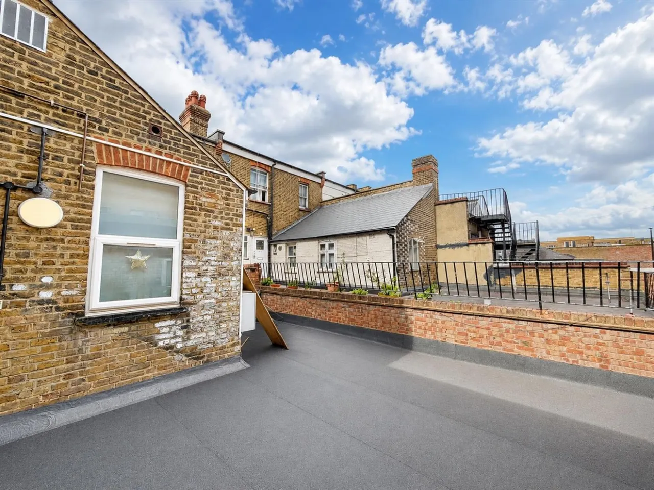 bed Apartment To LetHigh Street, Hounslow, TW3, photo 7