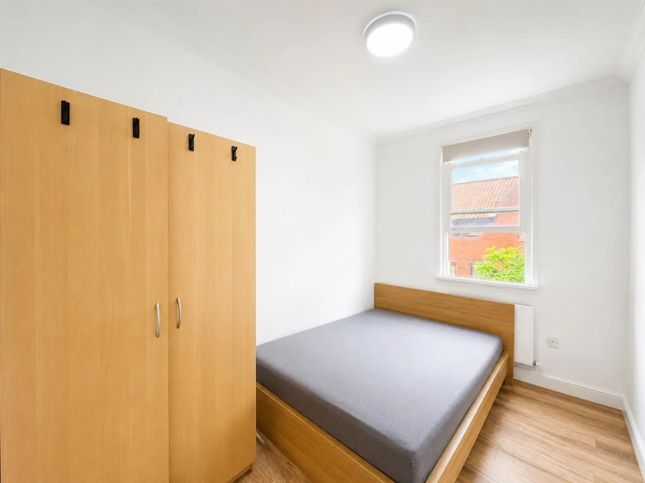 bed Apartment To LetHigh Street, Hounslow, TW3, photo 5