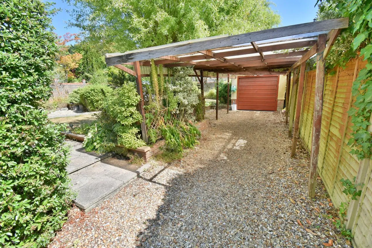 Birch Avenue, BH22, photo 4