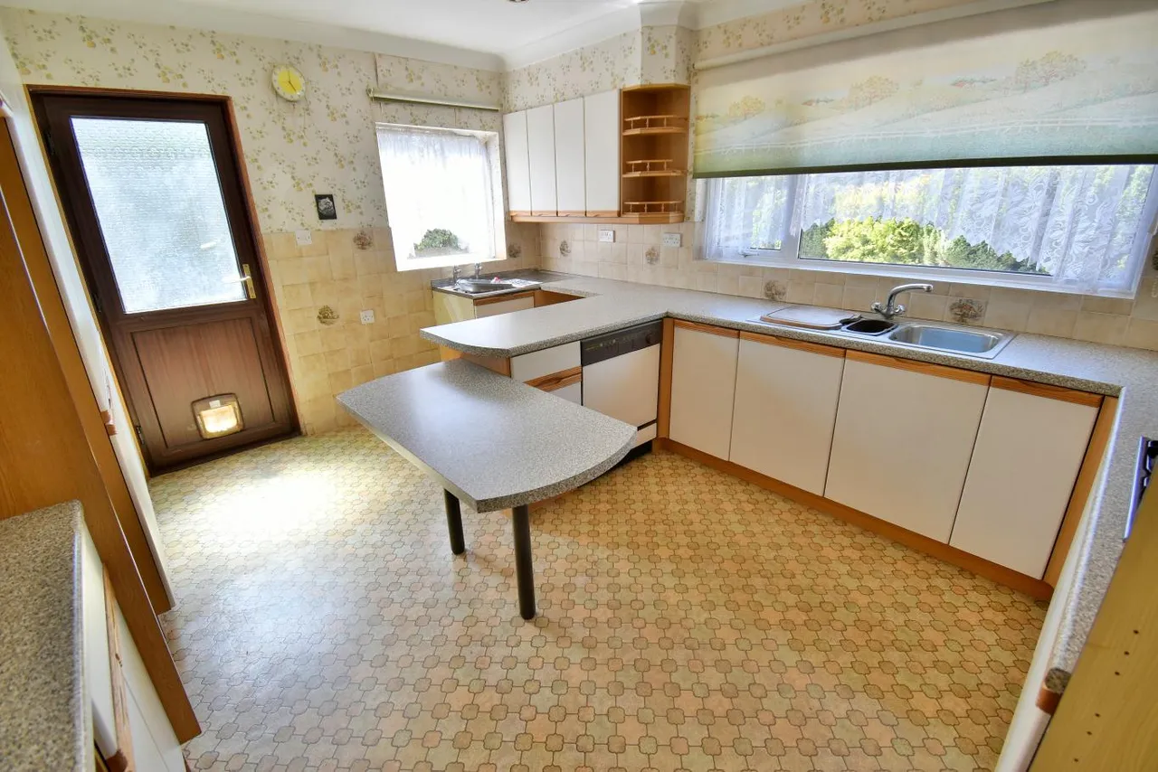 Birch Avenue, BH22, photo 5