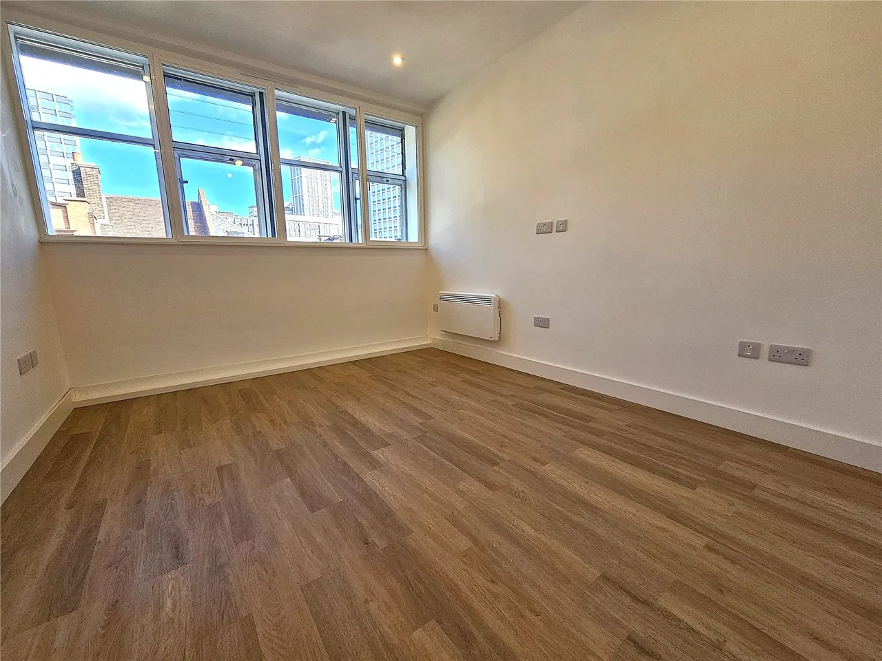 2 bed flat to rent, North End, Croydon, CR0