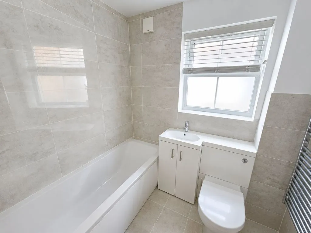 While Road, Sutton Coldfield, B72, photo 7