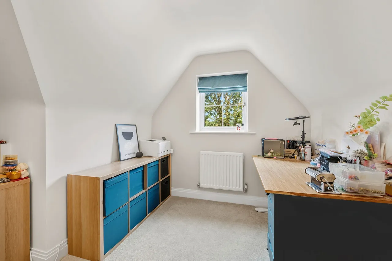 Woodleaf Gardens, Esher, KT10, photo 15