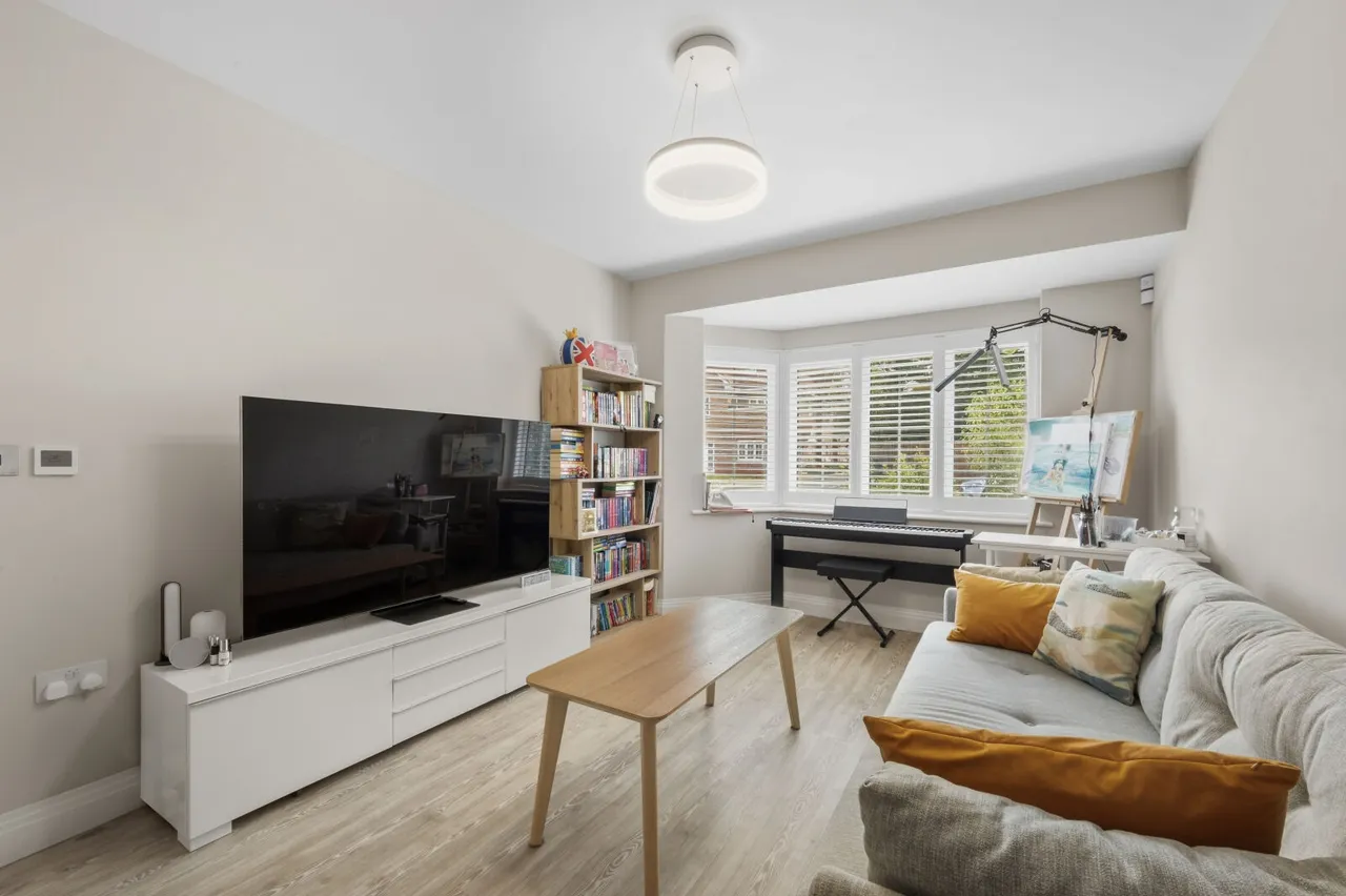 Woodleaf Gardens, Esher, KT10, photo 8