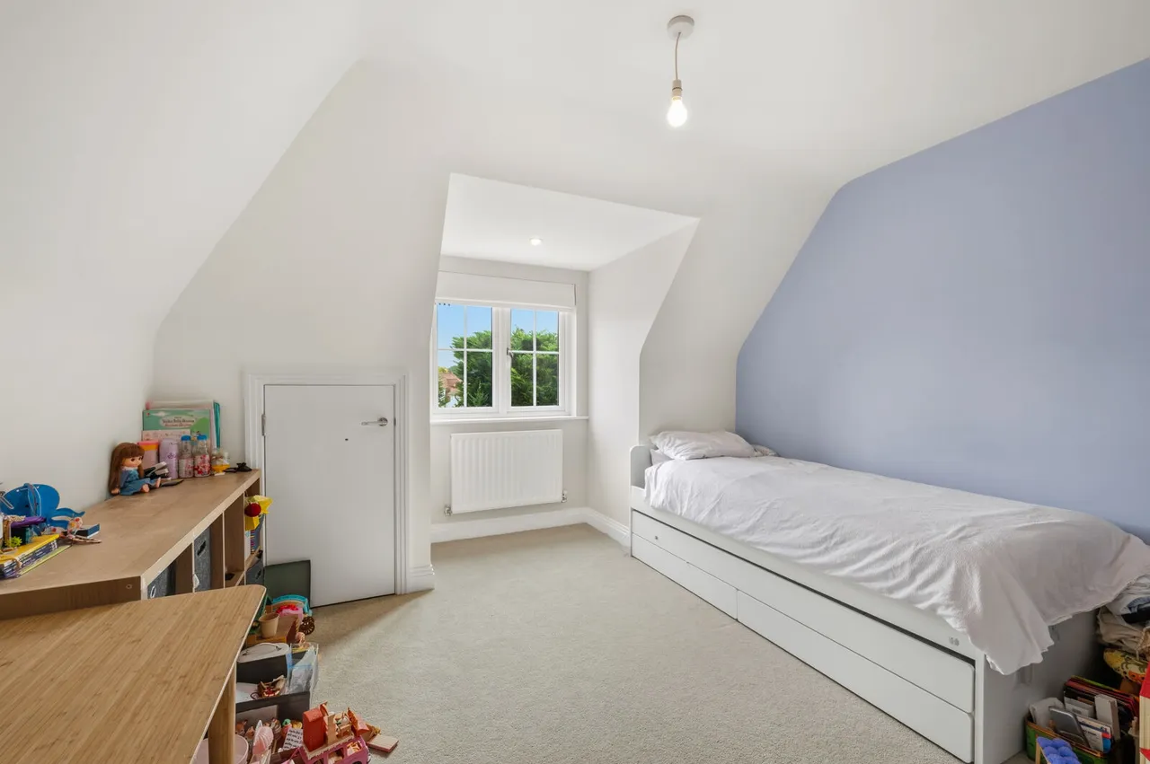 Woodleaf Gardens, Esher, KT10, photo 14