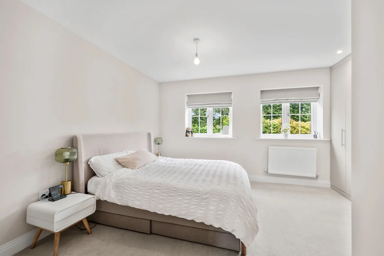 Woodleaf Gardens, Esher, KT10, photo 9