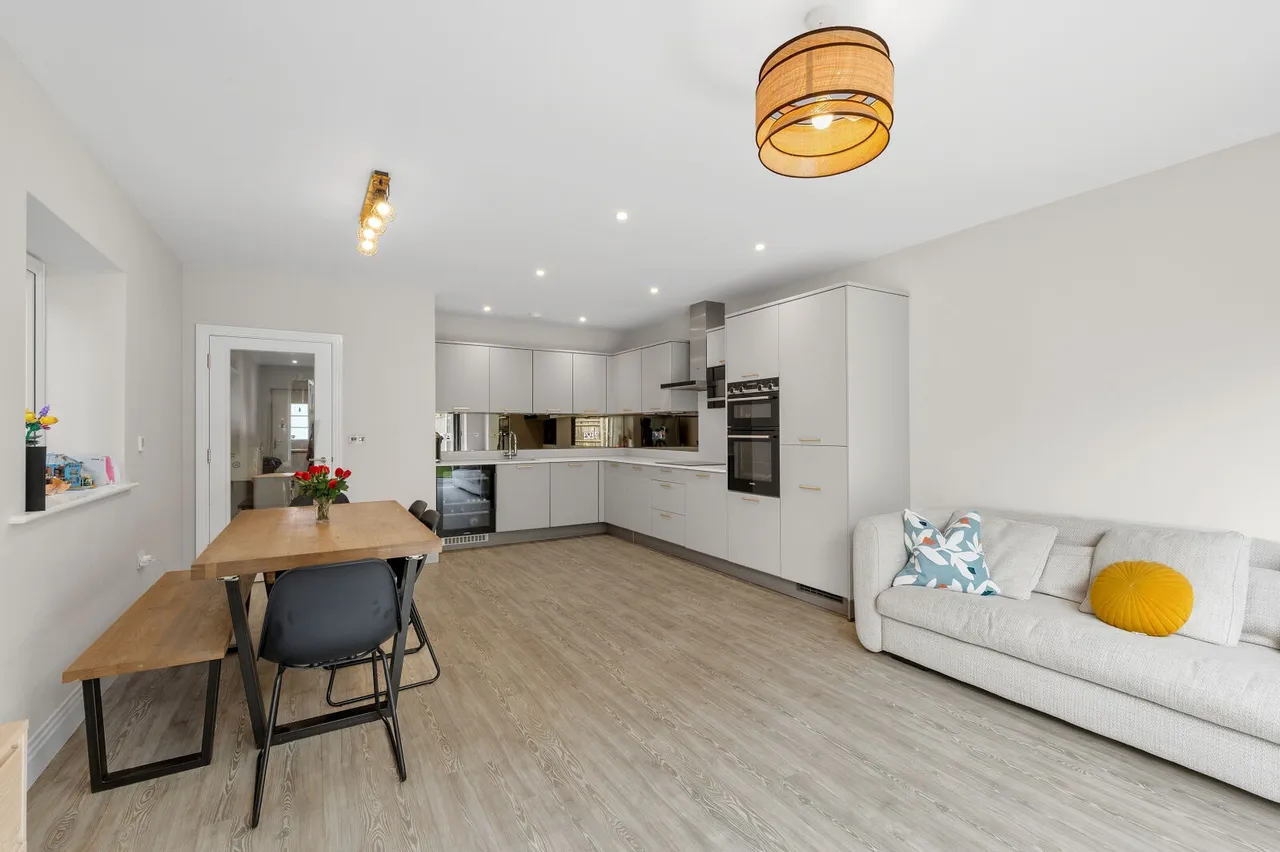 Woodleaf Gardens, Esher, KT10, photo 6