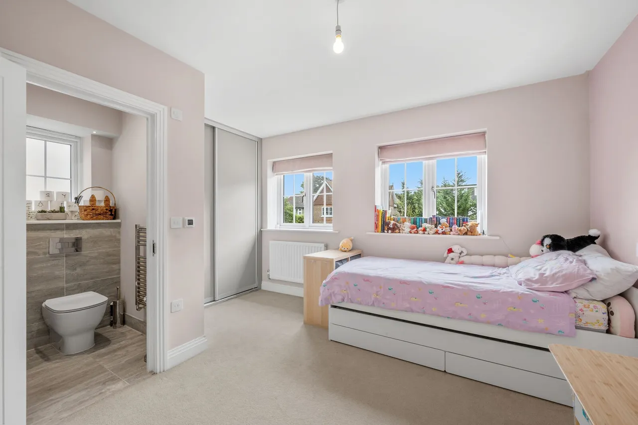 Woodleaf Gardens, Esher, KT10, photo 12
